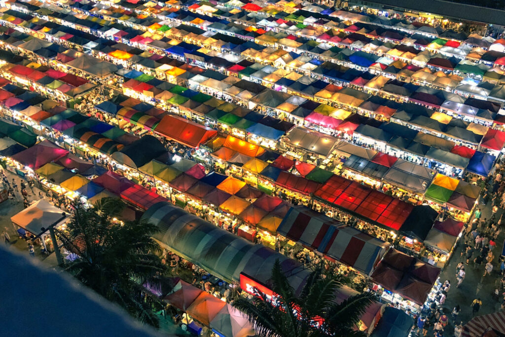 ตลาดนัดคึกคัก